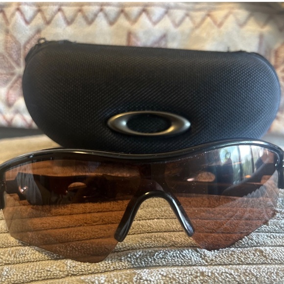 Oakley Other - Oakley Radar Path Matte Black w/red Lenses 09682 136 With Case